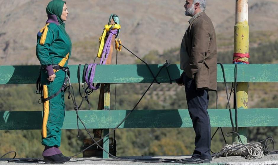 بانجی جامپینگ سحر قریشی در جاده چالوس/ تصویربرداری سریال 