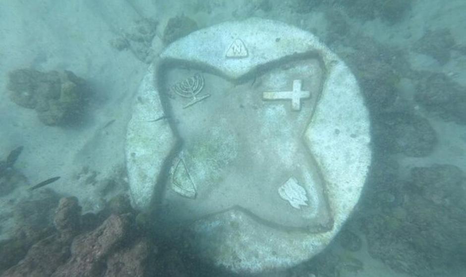 کشف یک شیء ناشناخته با «علائم ویژه ادیان مختلف» در بستر خلیج فارس