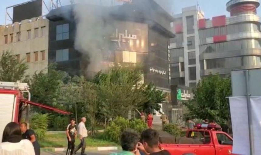 ادامه آتش سوزیهای مشکوک اموال ثروتمندان: آتش‌سوزی نمایشگاه بزرگ مبل در بزرگراه شهید ستاری