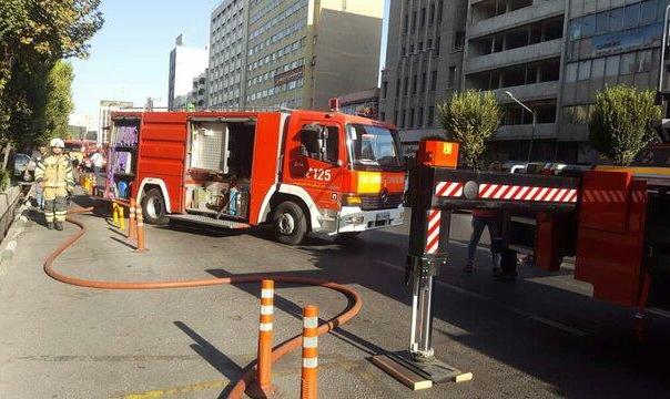 در پی حریق، مرد ۵۰ ساله از پنجره بیرون پرید
