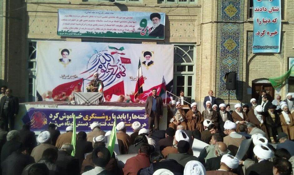 مصباح یزدی: پیشنهاد مذاکره به دشمن در خفا احمقانه است