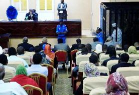 محاکمه عمر البشیر در قفس/ رشوه ۲۵ میلیون دلاری ولیعهد سعودی(+عکس)