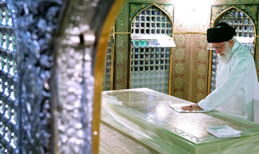 برگزاری مراسم غبارروبی حرم امام رضا +عکس