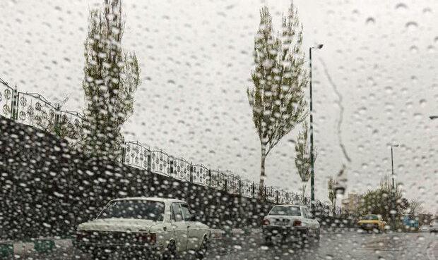 بارندگی در شمال و جنوب/ کاهش دما در سواحل خزر