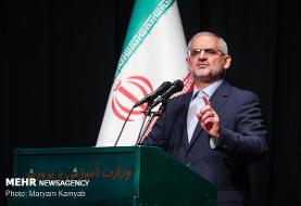 آموزش و پرورش تلاش خودرا برای افزایش جایگاه معلمان انجام می‌دهد