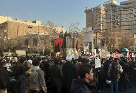 فیلم و تصاویر | جزئیات تجمع و شعارهای طلاب و دانشجویان مقابل سفارت انگلیس | سفیر را اخراج کنید