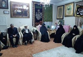 حضور آیت‌الله جنتی و عباسعلی کدخدایی در منزل سردار شهید سلیمانی +عکس