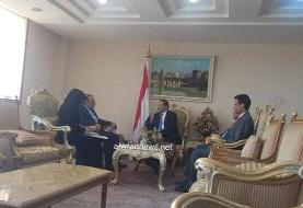 تقدیم رونوشت استوارنامه سفیر ایران در یمن به وزیر خارجه دولت نجات ملی این کشور