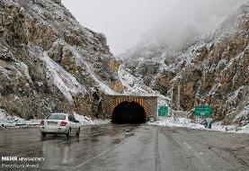 برف جاده چالوس را برای ساعاتی بست