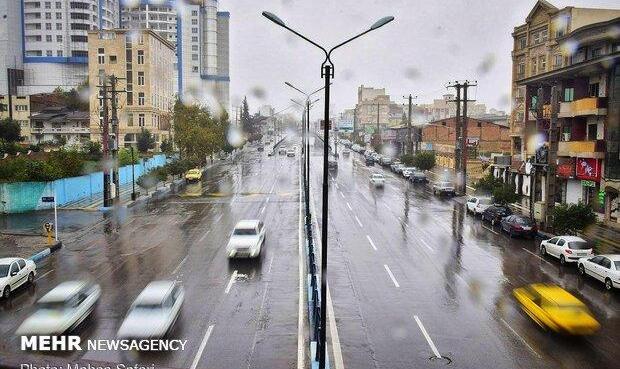 ترافیک در آزادراه قزوین-کرج-تهران سنگین است/ بارش باران در محورهای ۲ استان