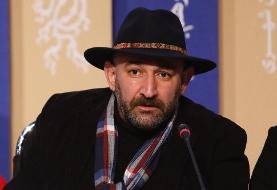 عکس | اوس موسی «پایتخت» با کلاهی خاص در جشنواره فیلم فجر