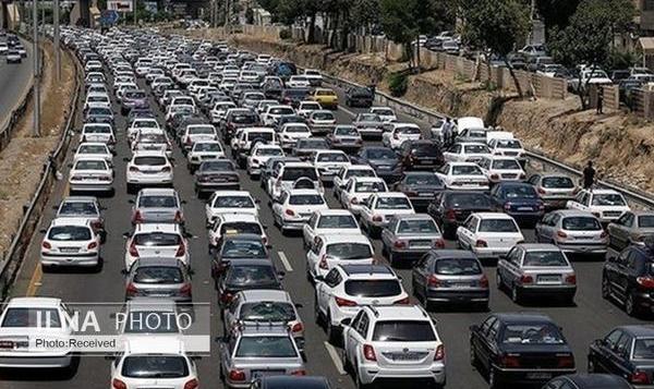 ترافیک سنگین در آزادراه قزوین_کرج_تهران / بارش برف و باران در جاده های ...