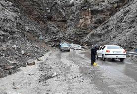 ریزش سنگین کوه در جاده چالوس