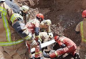 ریزش آوار ساختمان در حال تخریب و نجات یک کارگر