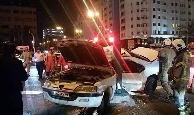 تصادف مرگبار پژو با تیربرق در شهرک‌غرب (+‌عکس)