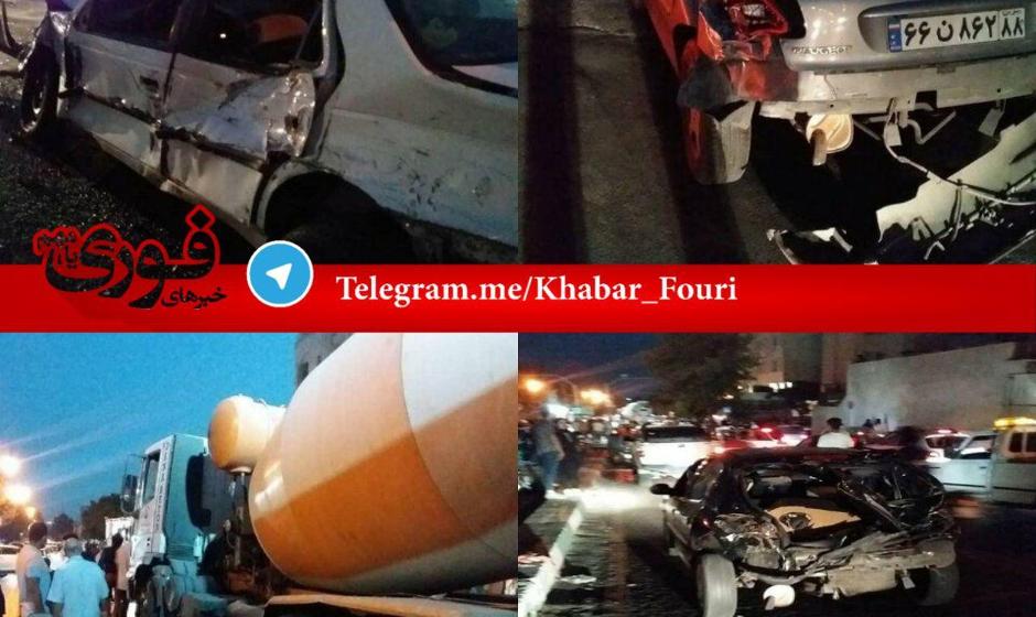 عکس: میکسر بتن ساز به دلایل نامشخصی ١۶ خودرو را در خیابان استاد حسن بنا له کرد