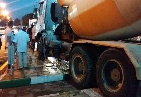 تصادف خودرو میکسر حمل بتن با ١۶ خودرو در خیابان استاد حسن بنا+تصاویر
