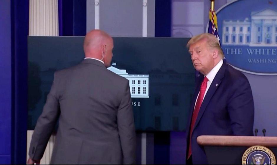 وقفه ناگهانی در کنفرانس خبری ترامپ به علت تیراندازی در نزدیکی کاخ‌سفید