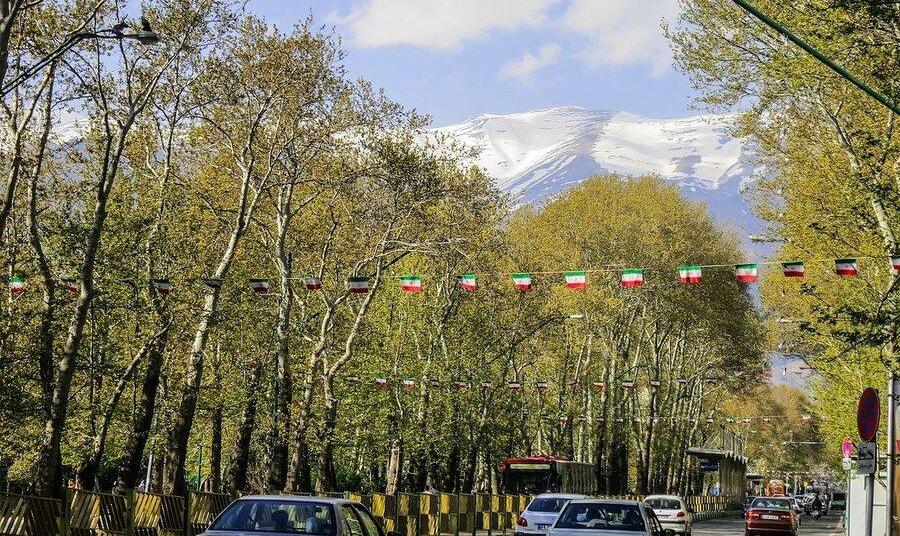 تهران شهر متروکه‌هاست | برخی نقاط خیابان ولیعصر تا پایان سال اصلاح می‌شود