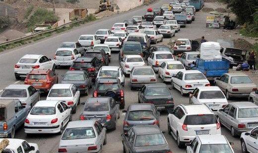 صف ۱۰ کیلومتری خودروها در ترافیک کندوان در انتظار ورود به مازندران!