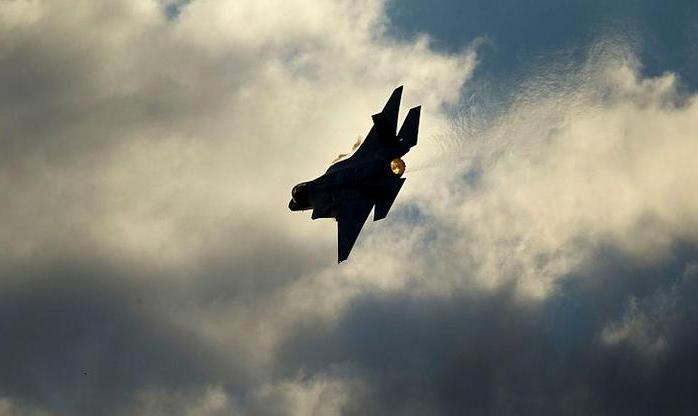 صدای آژیر در تهران؛ تکذیب ورود جنگنده های اسرائیلی به آسمان ایران