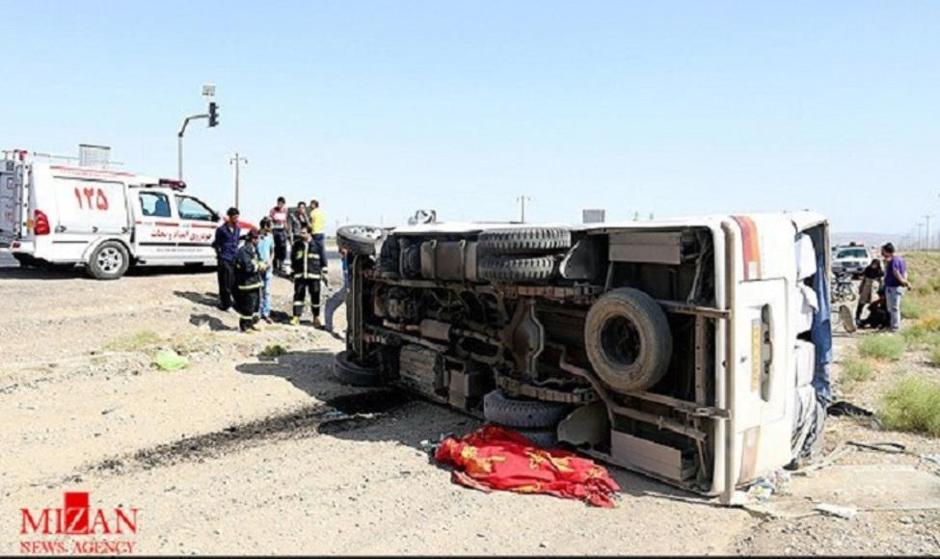 واژگونی مینی‌بوس ١٨ مصدوم به همراه داشت