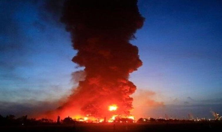 ویدیو : آتش سوزی و انفجار مهیب نزدیک ایستگاه قطار در لندن