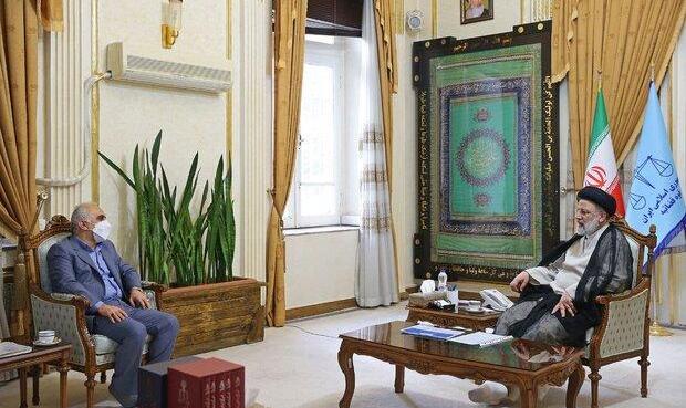 می‌توانیم با امکانات موجود وضعیت اقتصادی را تغییر دهیم