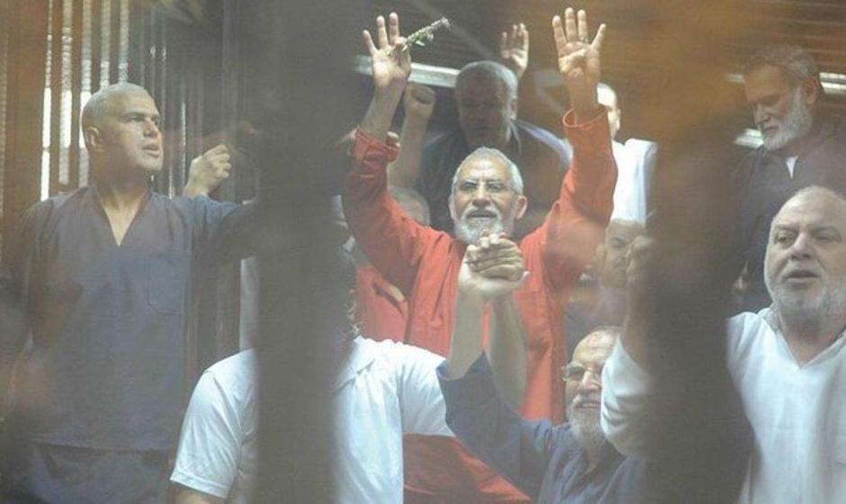 بازداشت ۵ نفر در مهاباد به‌‌دلیل افتتاحیه پارچه‌فروشی با حضور زنان ...