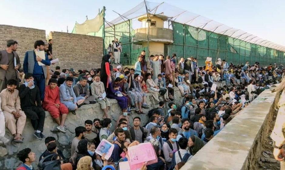 انفجار و تیراندازی در خارج از فرودگاه کابل: ۲۰۰ کشته و زخمی از جمله نظامیان آمریکایی