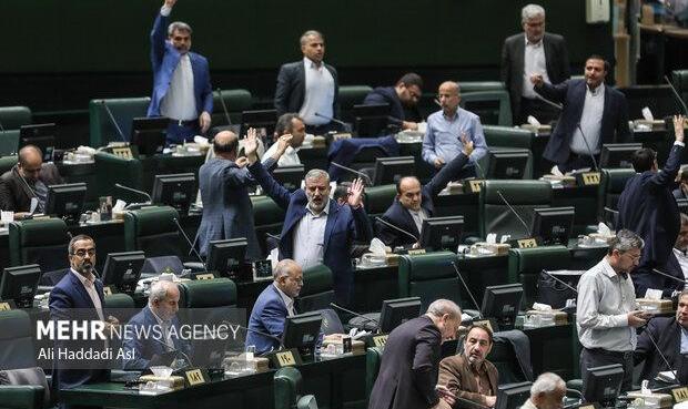افزایش ۲۰ درصدی دستمزد نیروهای انتظامی و مسلح در ایران، در میانه سرکوب ...