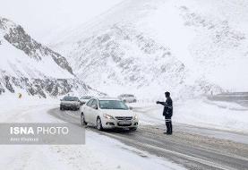 برف وکولاک جاده چالوس و آزادراه تهران-شمال را مسدود کرد