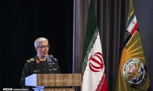 تهدید از کشور دور شده است/ در هرشرایطی درخدمت دولت و ملت هستیم