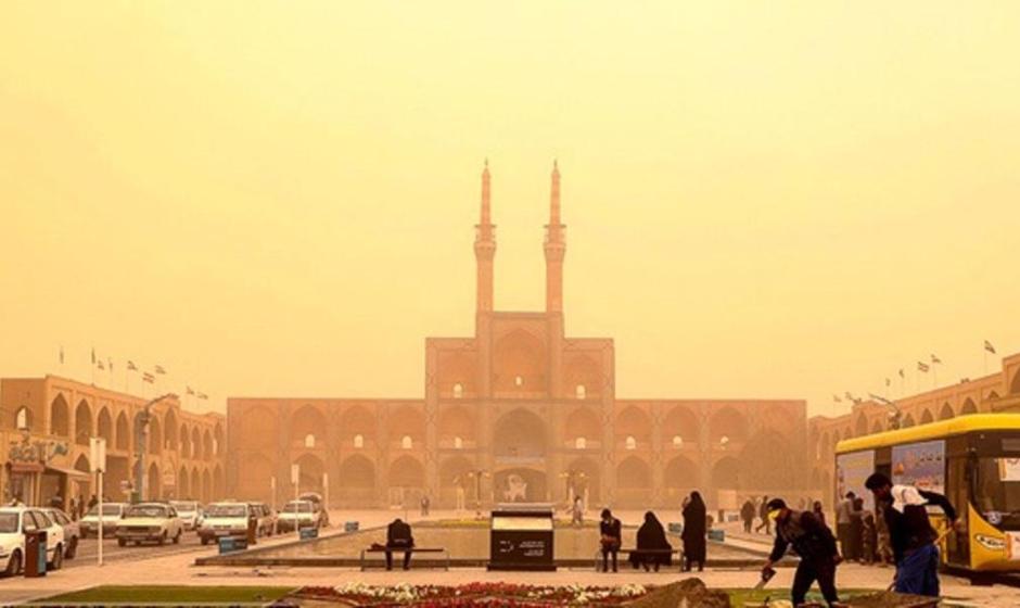 توفان گردوخاک یزد را در می‌نوردد