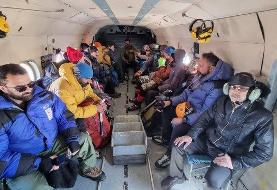 نجات و انتقال ۱۲ کوهنورد گم‌شده در آبعلی از ارتفاعات به نقطه امن