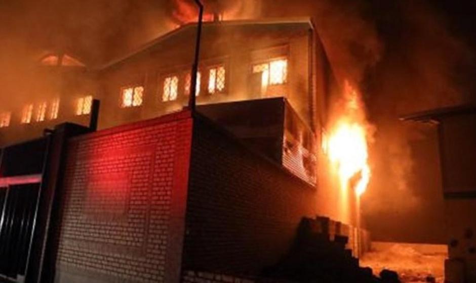 آتش‌سوزی ۱۲ خانه در رامیان