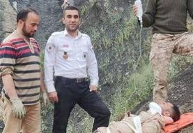 عکس | حادثه‌ تلخ برای سرباز مرزبانی کرمانشاه | واکنش نیروهای مسلح در شرایط بد جوی