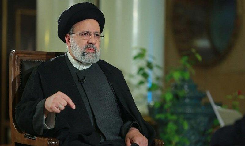 بازدید رئیسی از شرکت دانش‌بنیان صنایع هواپیماسازی ایران