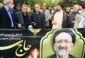 اقامه نماز بر پیکر مرحوم سید محمود دعایی توسط سید حسن خمینی