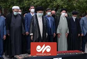 اقامه نماز توسط رهبر انقلاب بر پیکر حجت‌الاسلام سید محمود دعایی