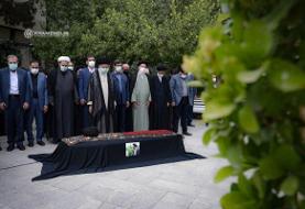 رهبر انقلاب بر پیکر دعائی نماز اقامه کردند