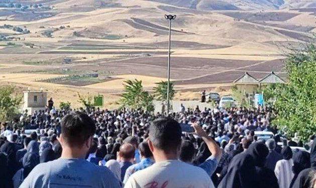 جزئیات تجمع سقز پس از تدفین مهسا امینی ؛ چند معترض و مامور زخمی شدند | ...