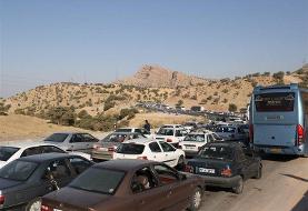 ترافیک ۱۵ کیلومتری در مرز خسروی | زائران اربعین فعلا به شهرهای مبدا برگردند | در حال تخلیه مرز هستیم