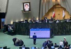 عکسی از تحصن نماینده معروف مجلس در مقابل جایگاه هیات رئیسه / نادران به چه چیزی اعتراض داشت؟