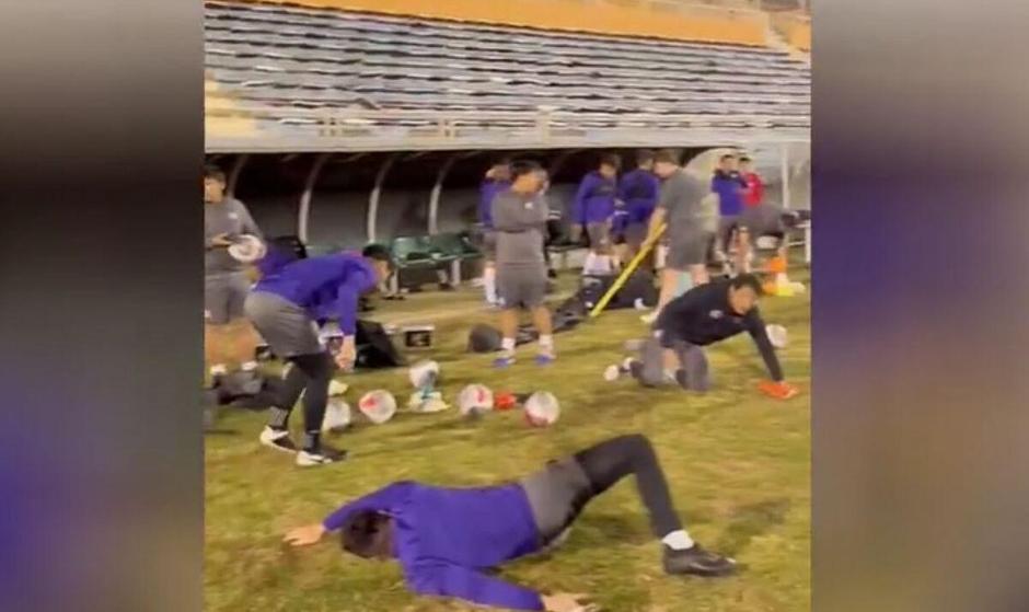 ببینید | واکنش سرمربی فوتبال هنگ کنگ بعد از تمرین تیم در زمین ایران! | ...