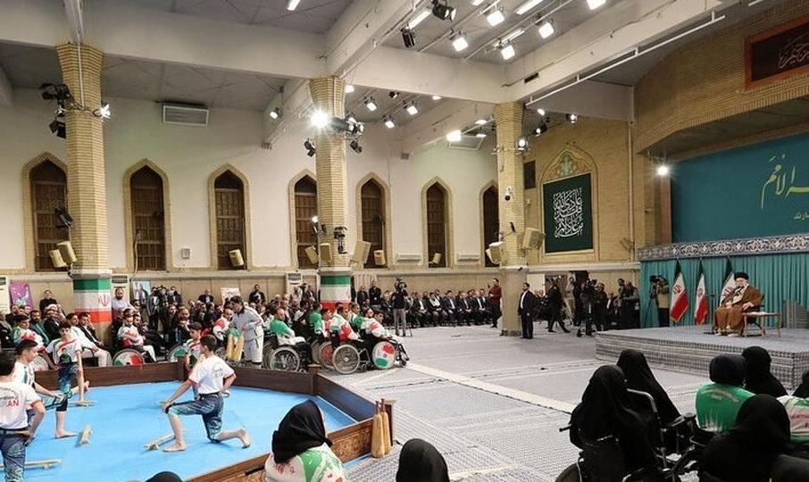 ورزشکار زن و فرزند خردسالش در دیدار با مقام معظم رهبری (عکس)
