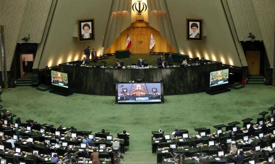 بودجه پیشنهادی ۳۰۰ هزار میلیارد تومان «کسری» داشت؛ یک اقتصاددان: بودجه ...