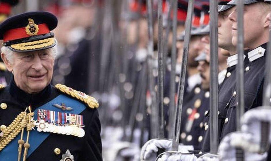 ثروت پادشاه انگلیس از مادرش فراتر رفت!