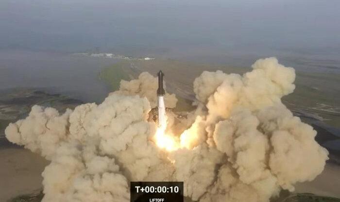 موشک غول‌پیکر جدید اسپیس‌ایکس مدت کوتاهی پس از پرتاب در آسمان منفجر شد