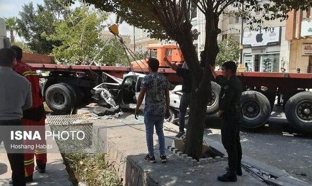 زیرگرفتن طلبکار با تریلی در بلوار قائم سمنان